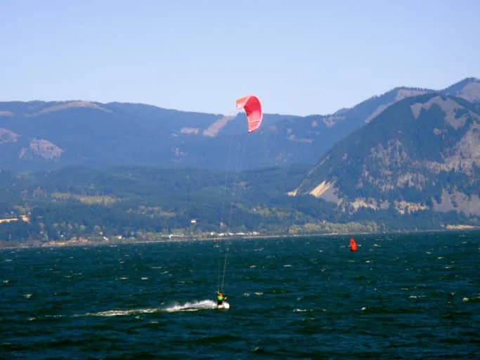 Kiteboarding on the Columbia River, Hood River Oregon